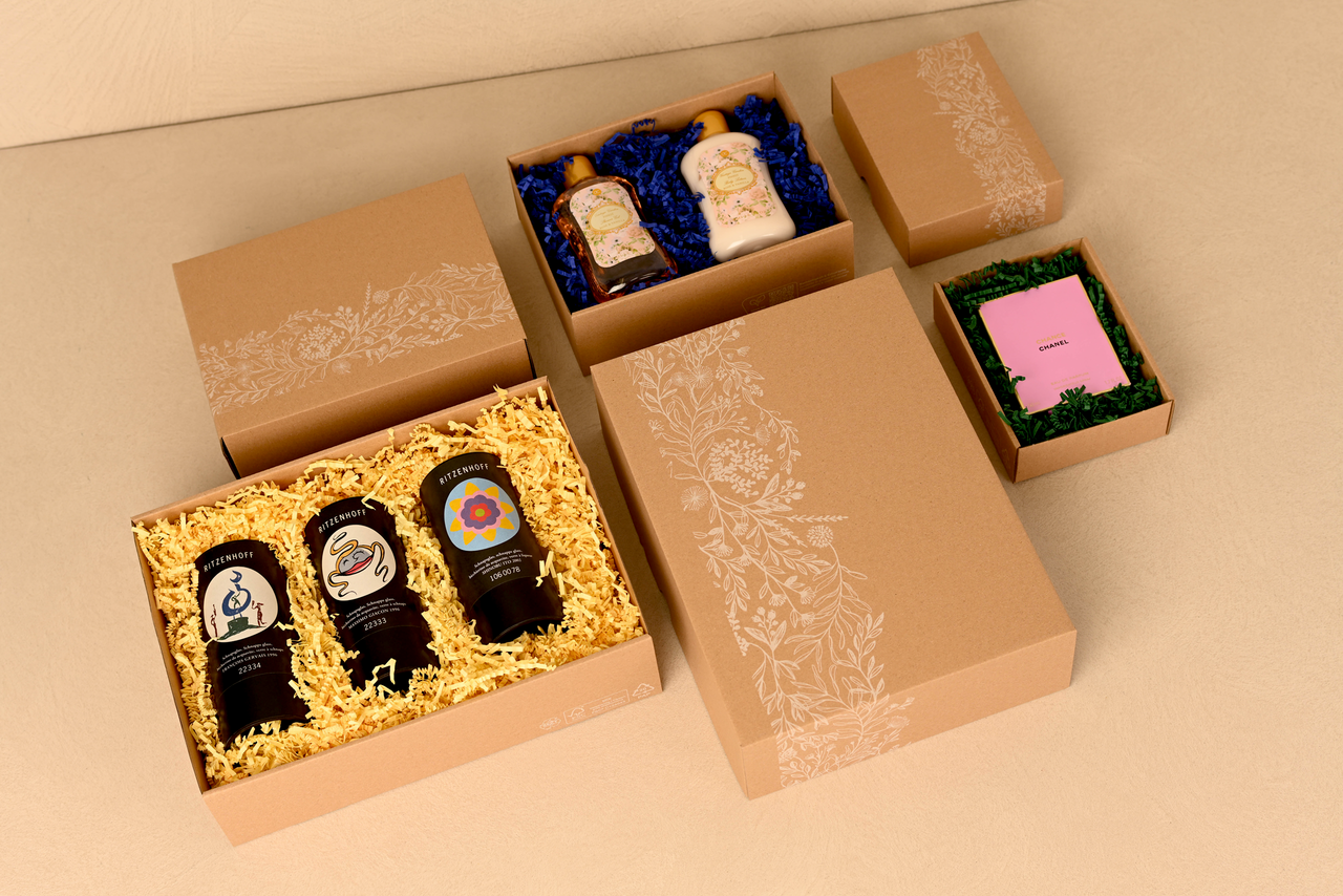 Geschenkschachtel mit Stülpdeckel & floralem Muster