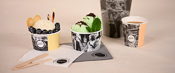 Kaffebecher, Eisbecher und Servietten der Desiglinie Kaffebecher, Eisbecher und Servietten der Desiglinie
