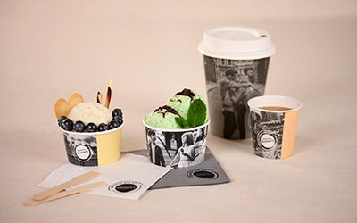 Kaffebecher, Eisbecher und Servietten der Desiglinie Kaffebecher, Eisbecher und Servietten der Desiglinie