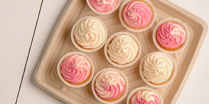 Cupcakes – angerichtet auf Servierplatte