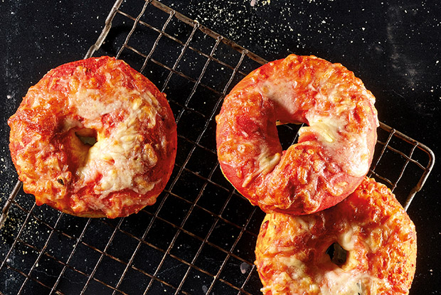 pizza bagel margherita