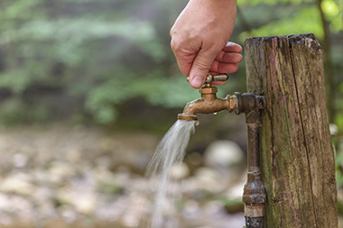 Frischwasseranschluss
Brunnen