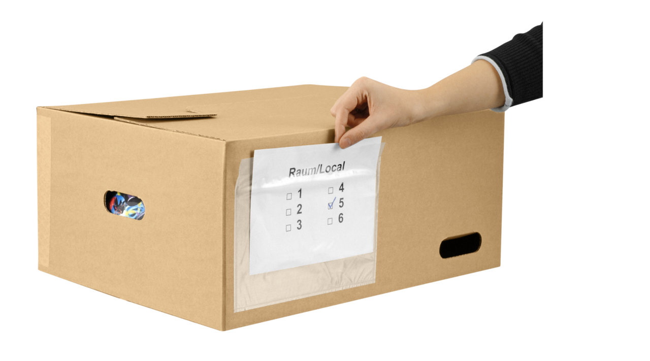 Avec chaque Z-BOX nous vous faisons cadeau gratuitement d'une housse autocollante ouverte A5. Attribuez tout simplement une destination à chaque boîte ou notez-en le contenu.