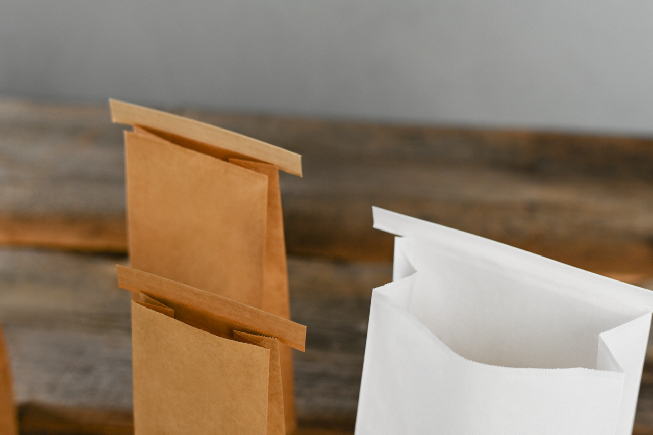 Sachet à fond plat en papier kraft avec fermeture