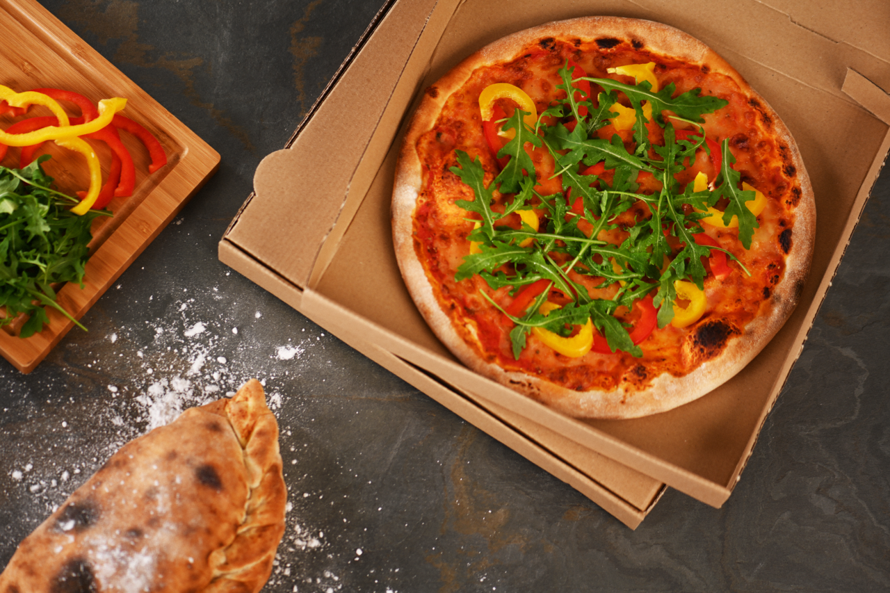 Boîte à pizza brun