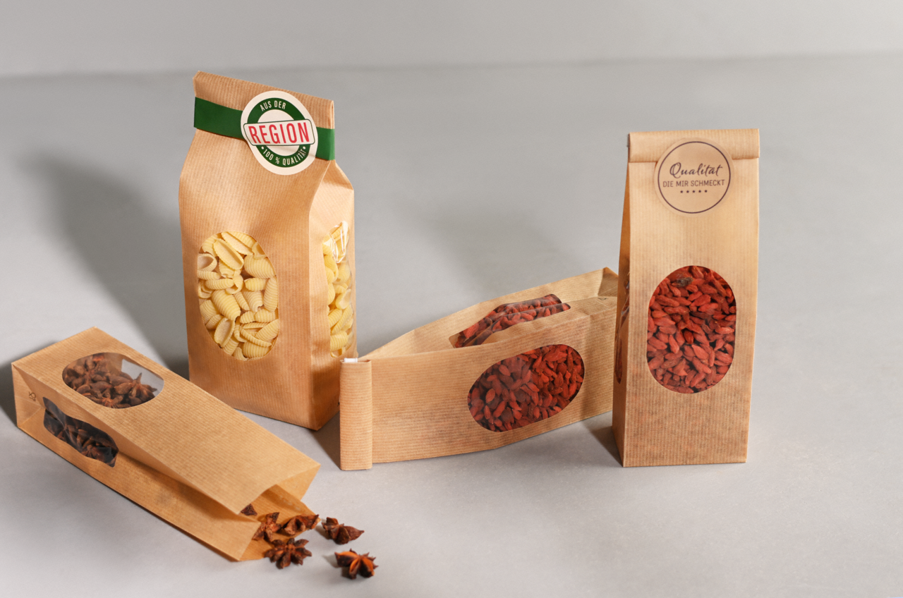 Sachet à fond plat avec 3 fenêtres transparentes