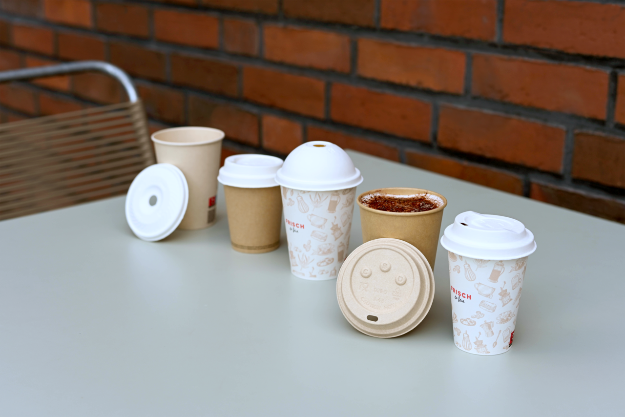CONSEIL: Transportez plusieurs gobelets pour boissons chaudes, dosettes de sucre et bâtonnets mélangeurs en toute sécurité et confortablement grâce à notre porte-gobelet en carton, pour deux ou quatre gobelets.