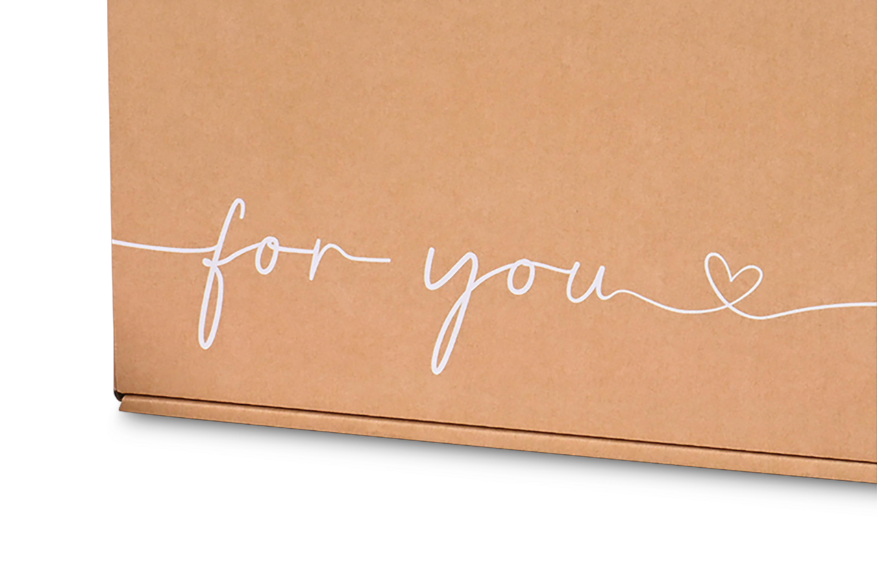 Carton brun naturel, imprimé en une seule couleur avec l'inscription «for you». 