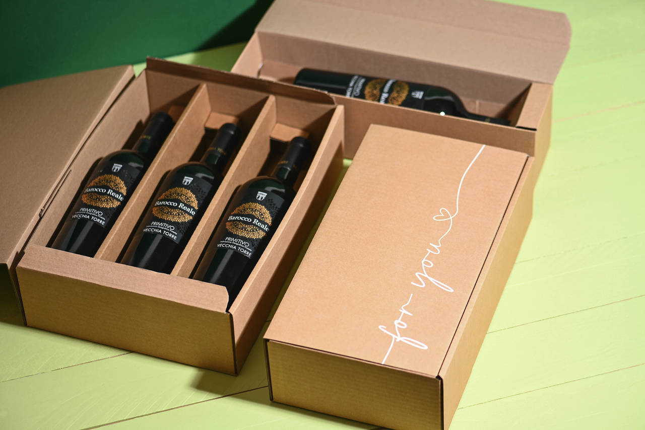 Carton de bouteilles noble pour le vin, adapté à toutes les occasions et utilisable toute l'année.