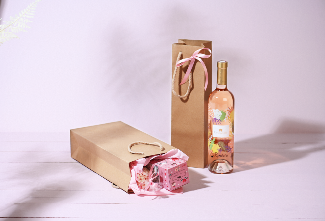 sac-cadeau en papier de différentes tailles