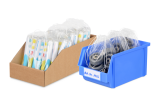Ces boîtes de rangement et bacs à bec pratiques constituent le complément idéal des sachets à cordelette. Soit vous y prélevez des marchandises pour les mettre en sachet. Soit vous y classez des sachets déjà remplis.  