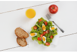 Plat à salade en PET rectangulaire avec couvercle