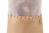 Grâce à la perforation, le film peut être facilement séparé du papier.