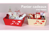 Panier cadeau avec coeurs