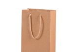 sac cadeau en papier avec un cordon en coton solide et souple en brun/beige 