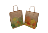 Le sac pr&eacute;sente des touches de couleur diff&eacute;rentes &agrave; l'avant et &agrave; l'arri&egrave;re.