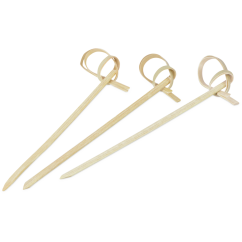 Brochettes en bambou avec nœud