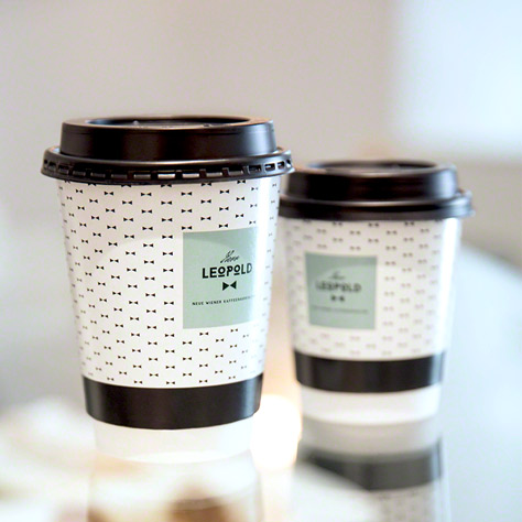 Bedruckte Kaffeebecher vom Kaffeehaus Leopold