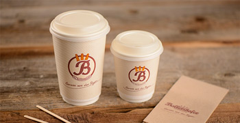 Bedruckte Kaffeebecher der B&auml;ckerei Balletshofer