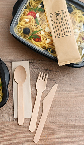 Couvert à usage unique et serviettes