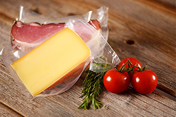 Wurst & Käse eingeschweisst in Siegelrandbeutel Wurst & Käse eingeschweisst in Siegelrandbeutel