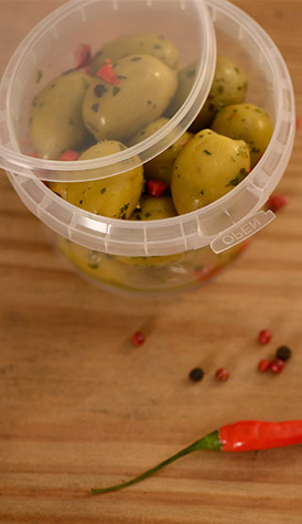 Oliven im Feinkostbecher Oliven im Feinkostbecher
