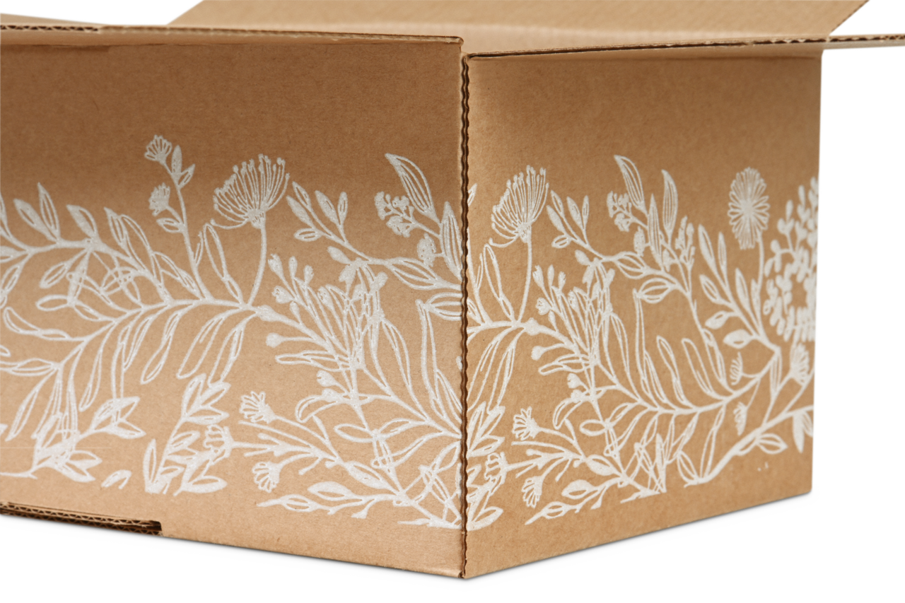 natürlicher, weisser Aufdruck in elegantem, floralen Design mit Blüten- und Blätter-Motiv