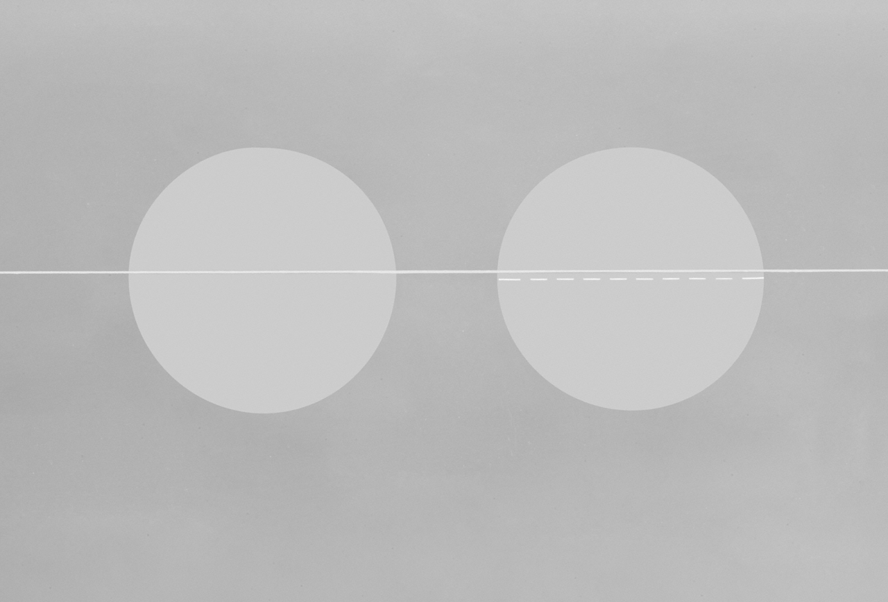 transparenter Klebepunkt mit und ohne Perforation erhältlich