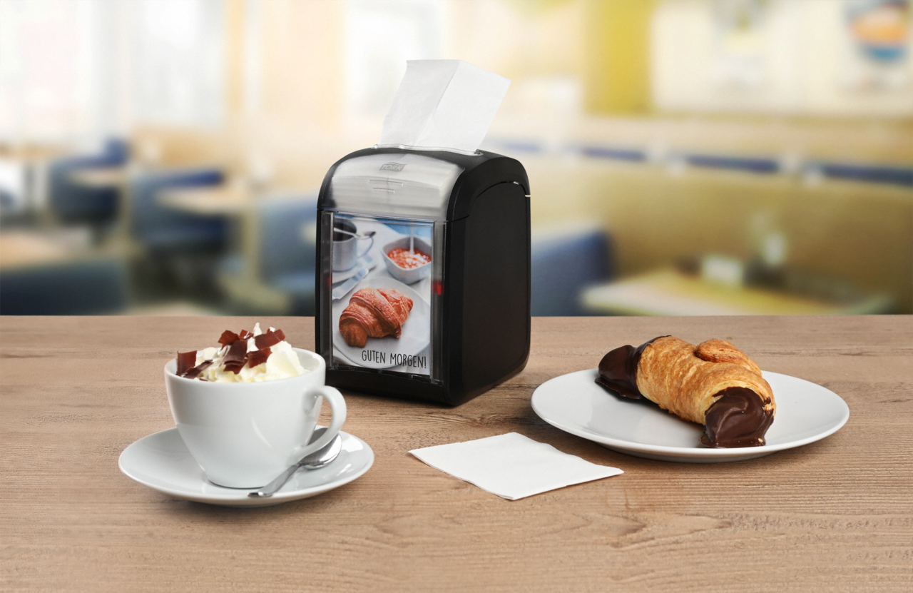 flexibel für jede Situation – dank seiner kompakten, handlichen Grösse passt der Xpressnap Fit® Serviettenspender ideal auf kleine Tische oder Theken