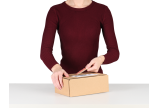 5. Empfänger der Retoure öffnet das Paket schnell und ohne Hilfsmittel einfach durch den zweiten Aufreissfaden