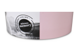 das «delicious memory» Logo ziert jeden der Becher – Bildmotiv und Farbe sind je nach Grösse unterschiedlich 