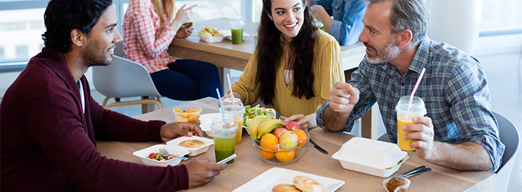 Mitarbeiter speise in der Kantine