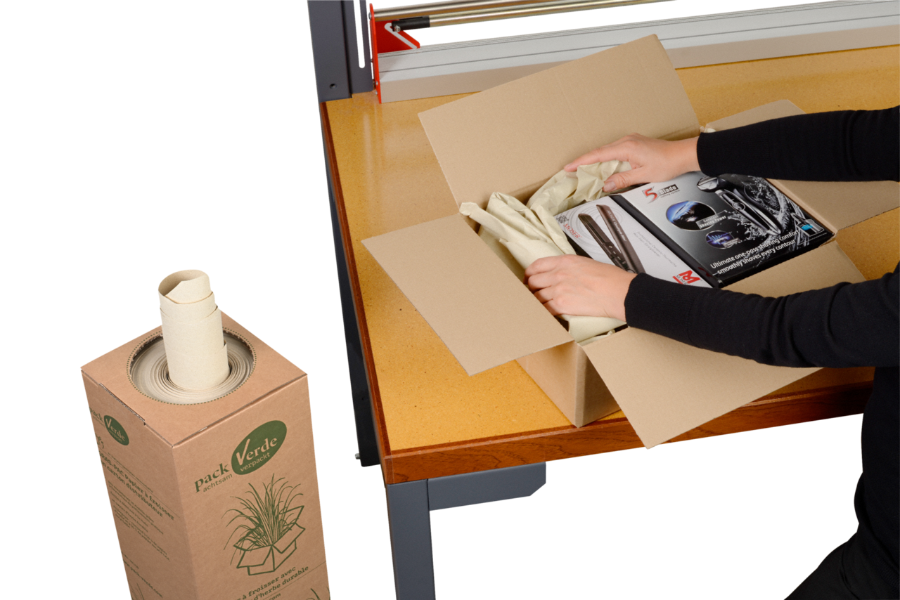 mobil am oder auf dem Packtisch einsetzbar – einfach Papier aus kernloser Rolle von innen herausziehen