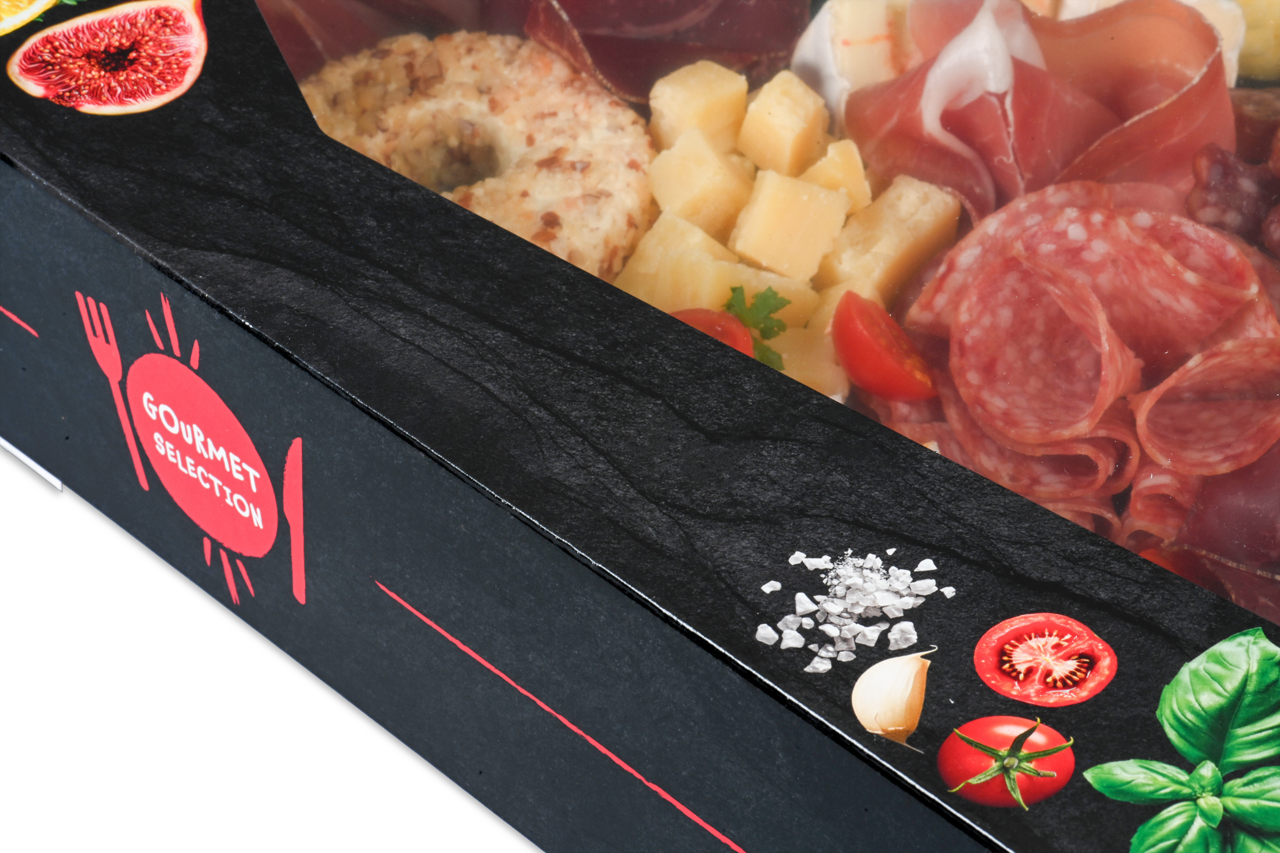 Die schwarze Catering-Box in edler Schieferoptik ist mit verschiedenen Lebensmitteln bedruckt.