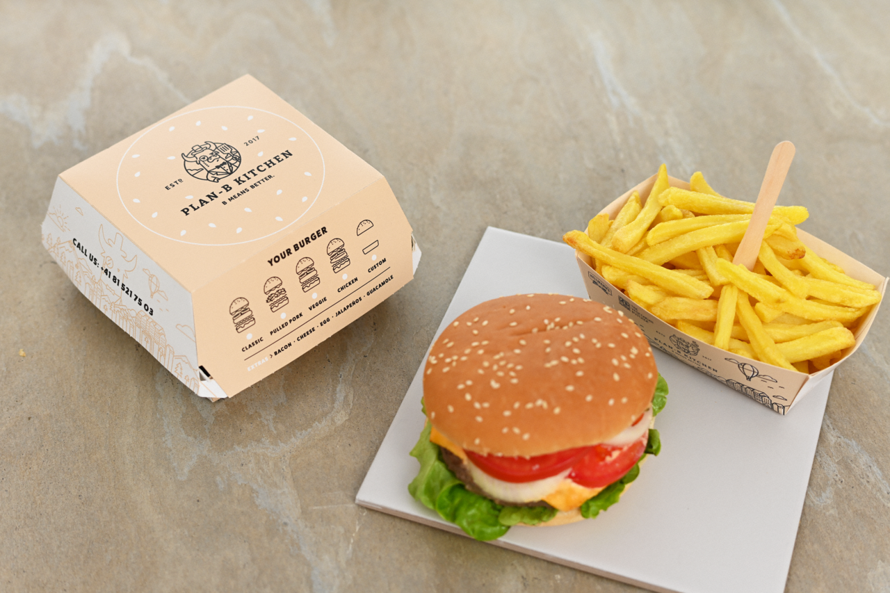 Die To-Go-Box lässt sich mit Ihrem eigenen Design/Logo individualisieren. Rufen Sie uns an, wir beraten Sie gerne.