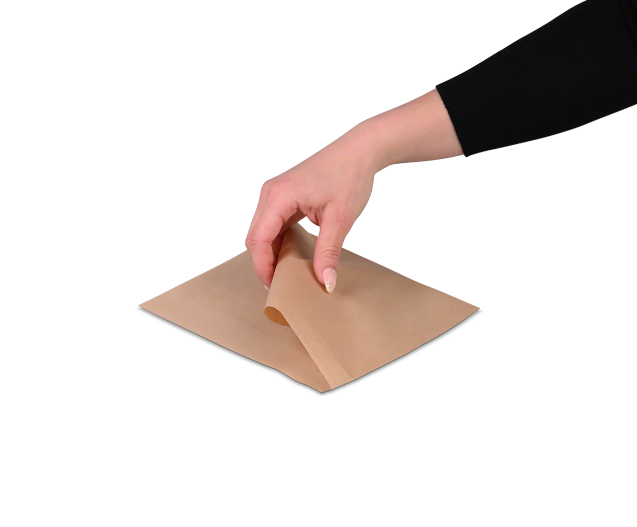 Durch das Umklappen einer Seitenhälfte nach innen entsteht eine praktische, befüllbare Tasche.