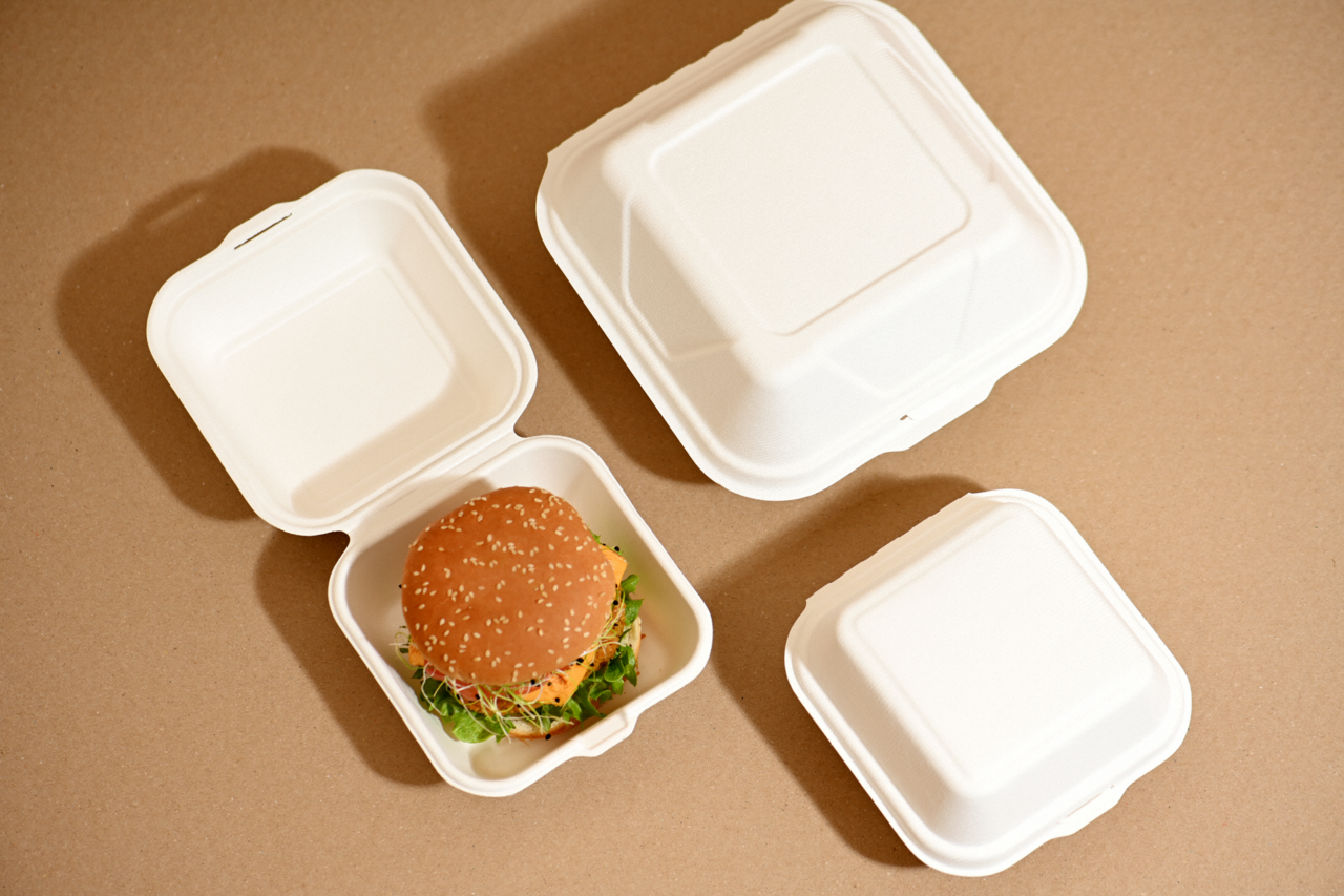 In der großen Burger-Box aus Bagasse platzieren Sie schnell und einfach XXL-Burger inklusive Beilagen.