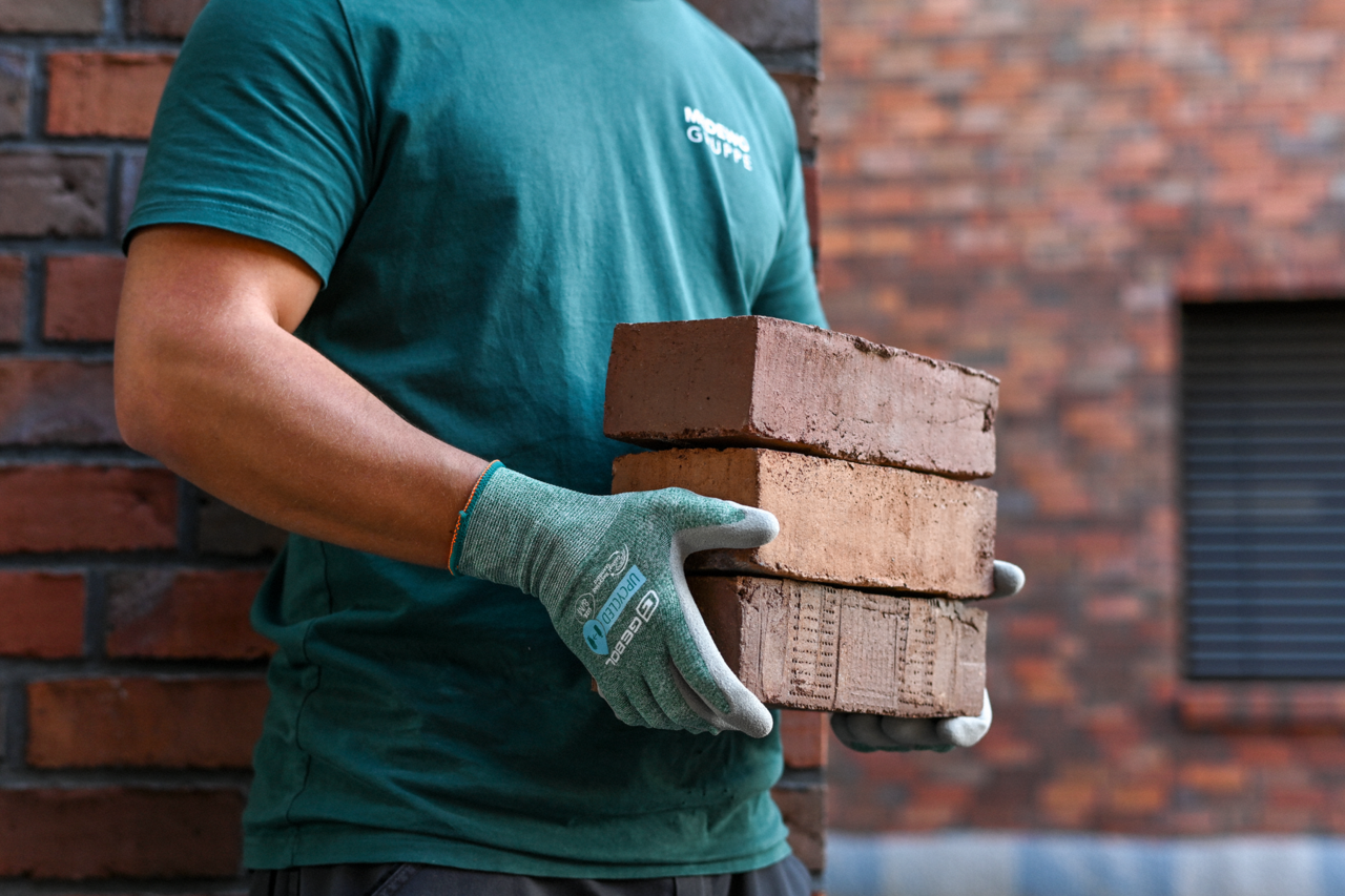 die feinporige Handinnenfläche des Gebol Arbeitshandschuhs sorgt für einen sicheren Halt sowie bequemen Tragekomfort
