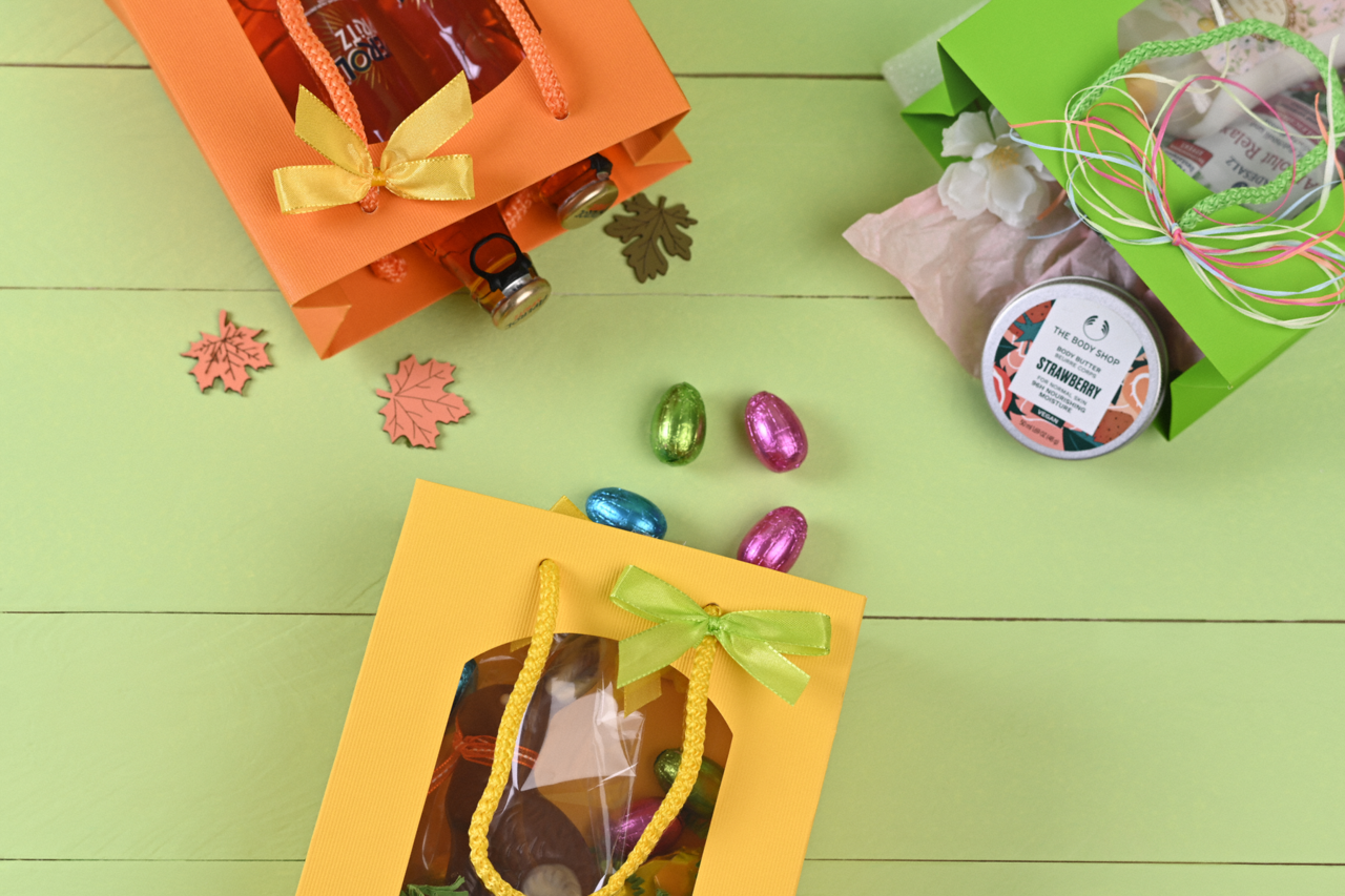 stabile Geschenktaschen aus Papier in bunten Frühlingsfarben bereiten zusätzlich Freude beim Schenken 