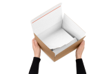 Blitzschnell aufgerichtet! Box seitlich zusammendrücken – Boden richtet sich selbstständig auf und ist fixiert.